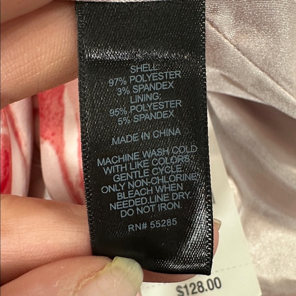 Express Satin Floral Ruched Party Dress
Pink Size 8 Regular price $128 - Picture 8 of 8